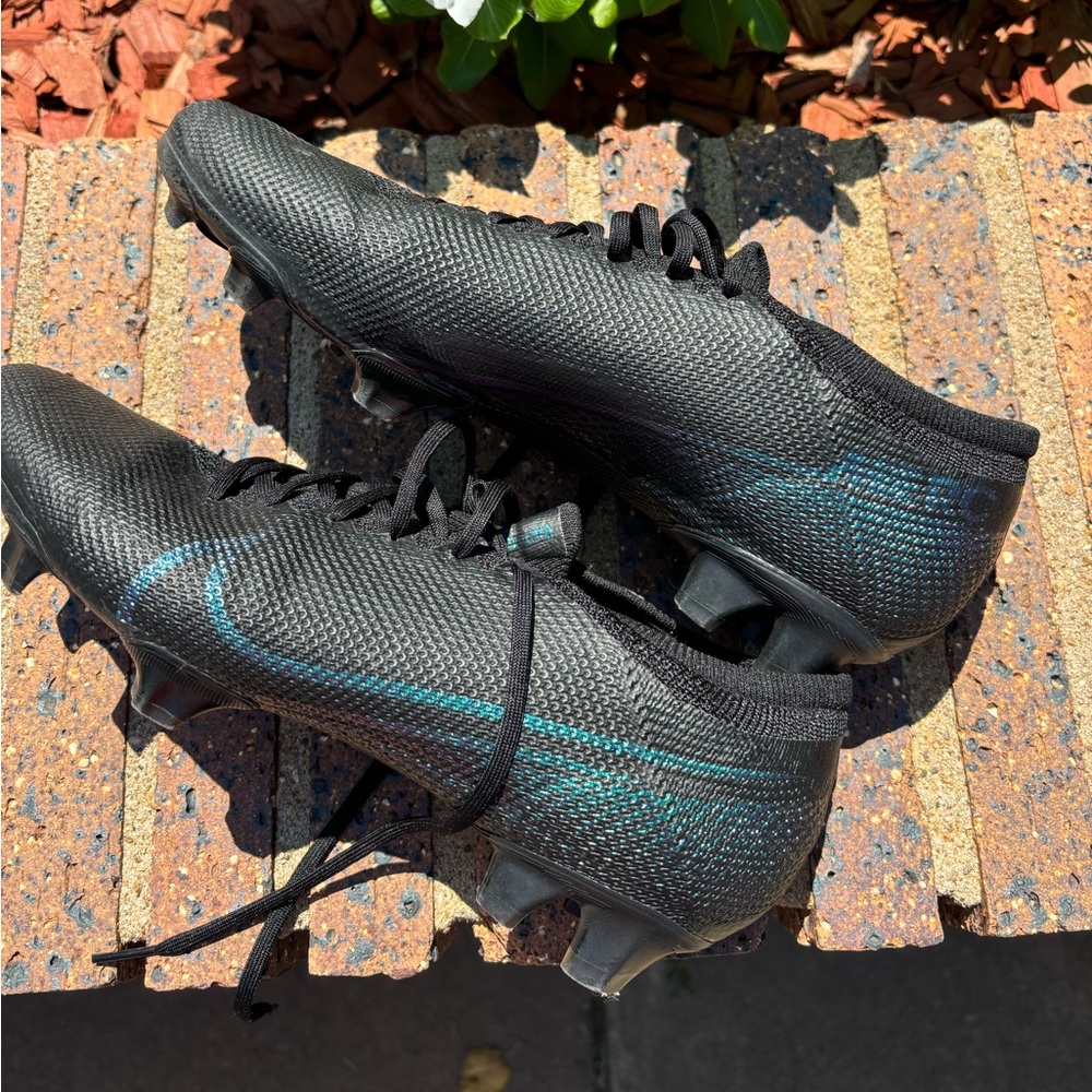 Nike soccer shoes Men’s 9 1/2